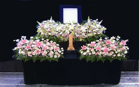 花祭壇 写真は花祭壇例です。 写真は花祭壇例です。 写真は花祭壇例です。 写真... 祭壇|葬儀
